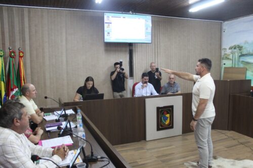 Câmara inicia ano legislativo com casa cheia e aprovação unânime de projetos