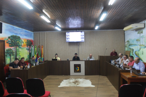 Câmara de Vereadores debate transporte escolar, habitação e infraestrutura durante sessão ordinária